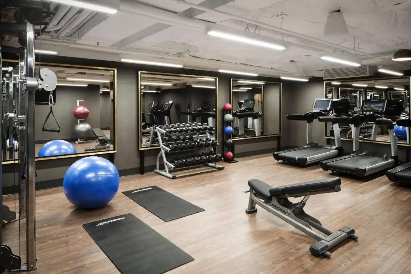 Halcyon - A Hotel in Cherry Creek Sport und Entertainment