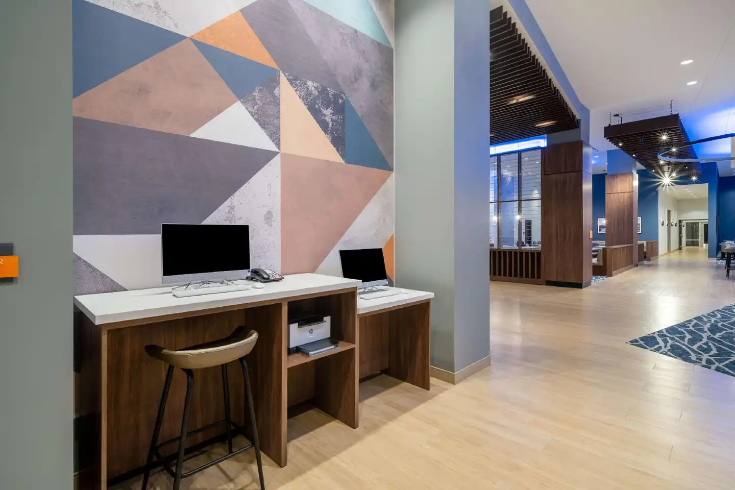 La Quinta Inn & Suites by Wyndham Nashville Downtown / Stadium Lobby