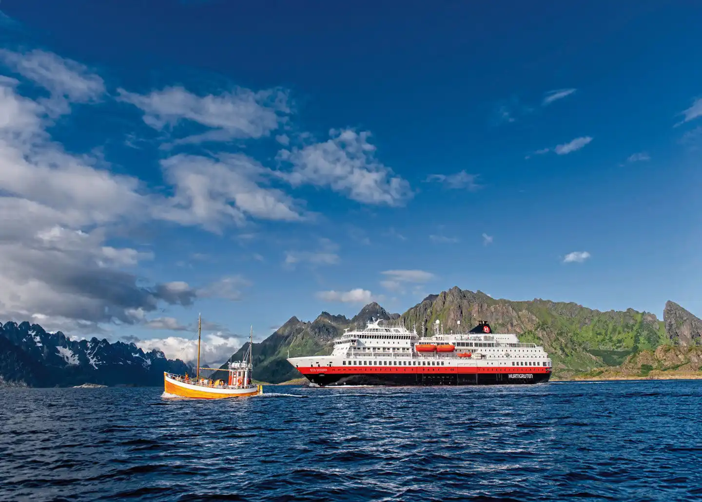 ADAC Special Hurtigruten: Mit MS Finnmarken auf den Spuren der Postschiffroute Aussenansicht