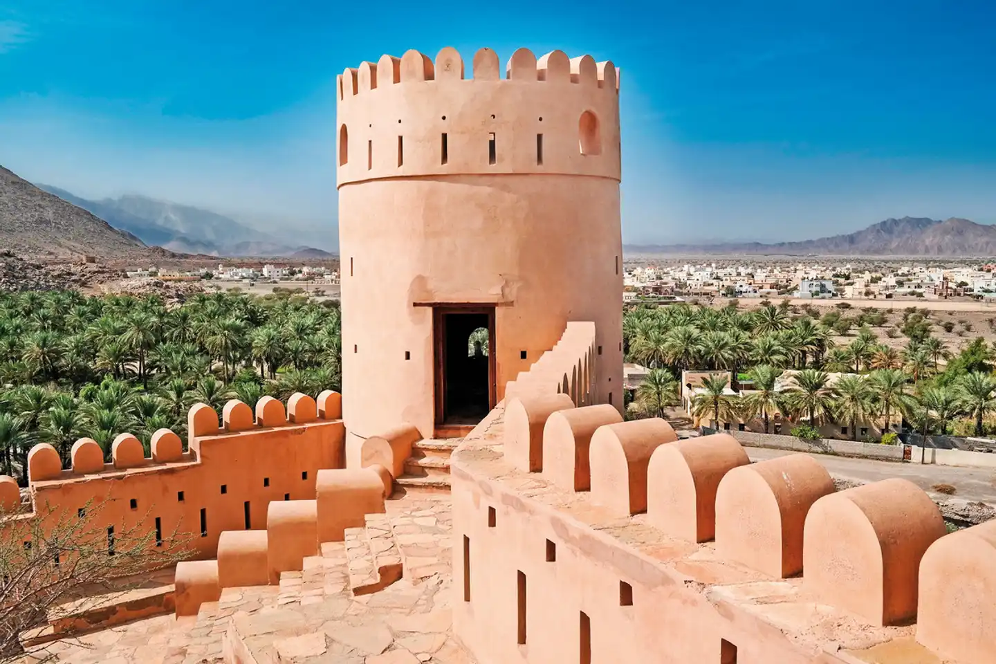 Oman erfahren mit Chauffeur - Mit dem Allrad durch grandiose Landschaften Terrasse