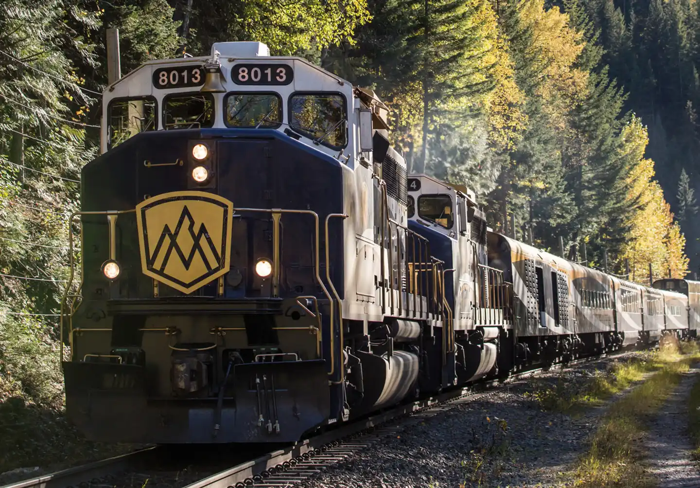Journey through the Clouds - Rocky Mountaineer (Jasper - Vancouver) Aussenansicht