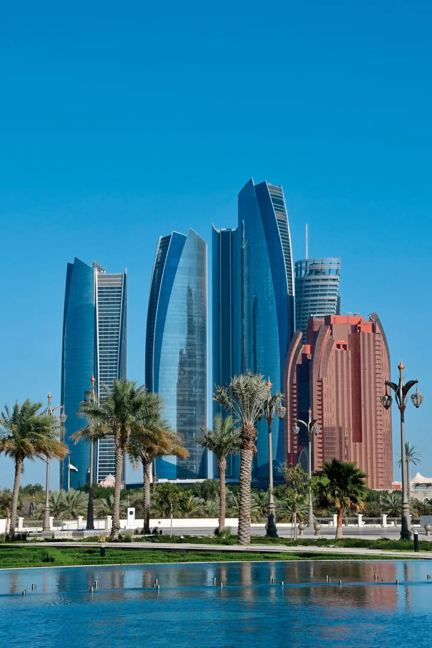 Arabische Kontraste: Unterwegs von Muscat nach Dubai Aussenansicht