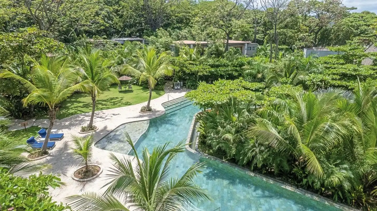 Pura Vida - Luxus & Natur Pool
