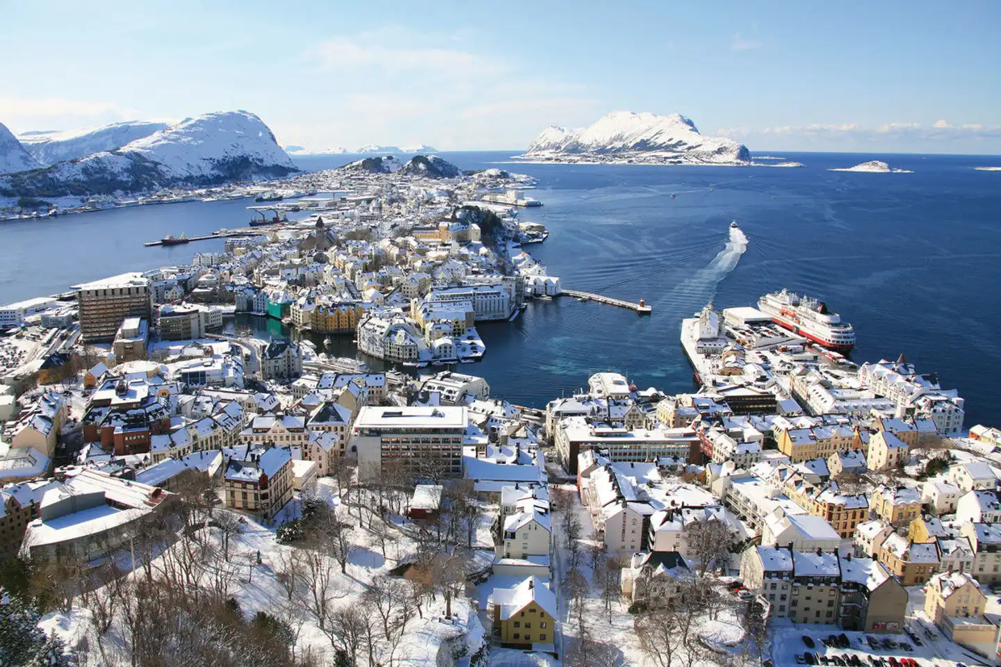 ADAC Special: Mit Hurtigruten zum Nordkap - Das Land der Fjorde Landschaft
