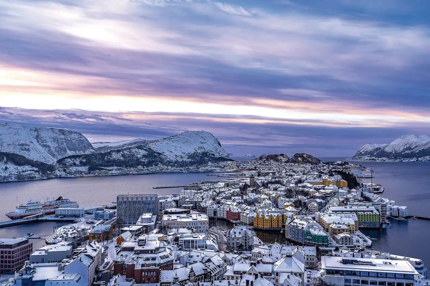 ADAC Special: Mit Hurtigruten zum Nordkap - Das Land der Fjorde Landschaft
