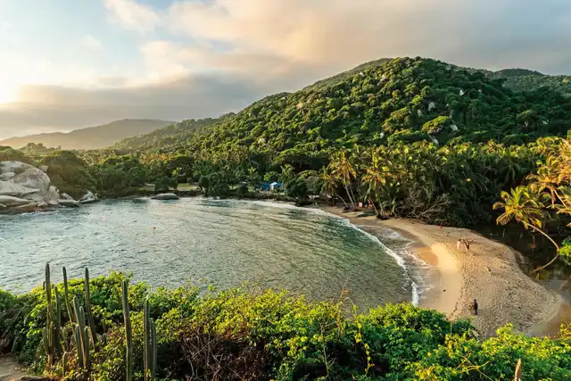 Panama & Kolumbien - von Kanalwundern, Kaffeekultur und Küstenzauber Landschaft