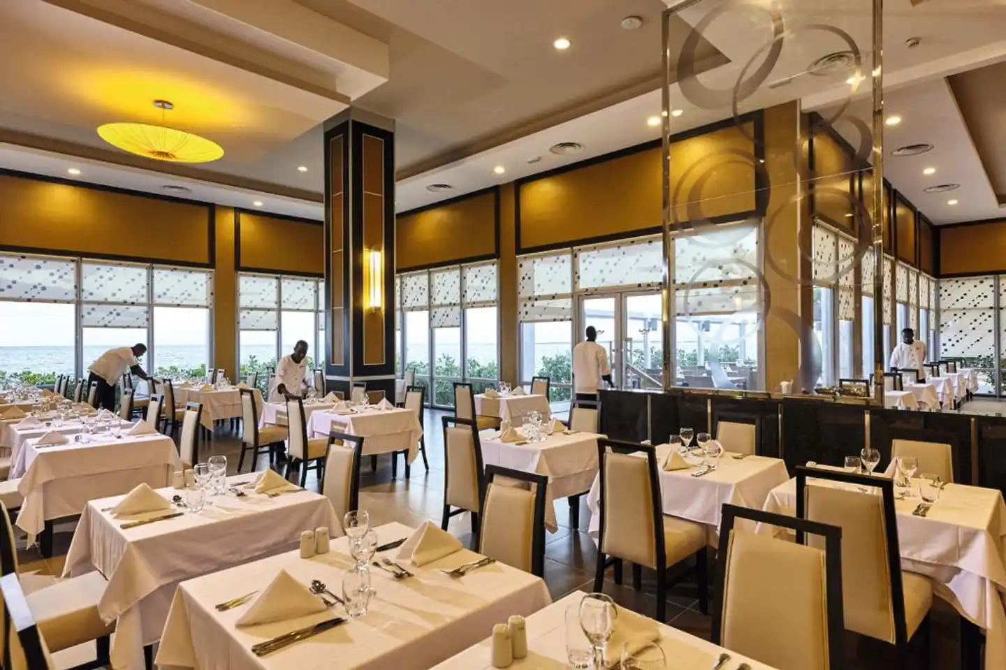 RIU Palace Paradise Island Restaurant