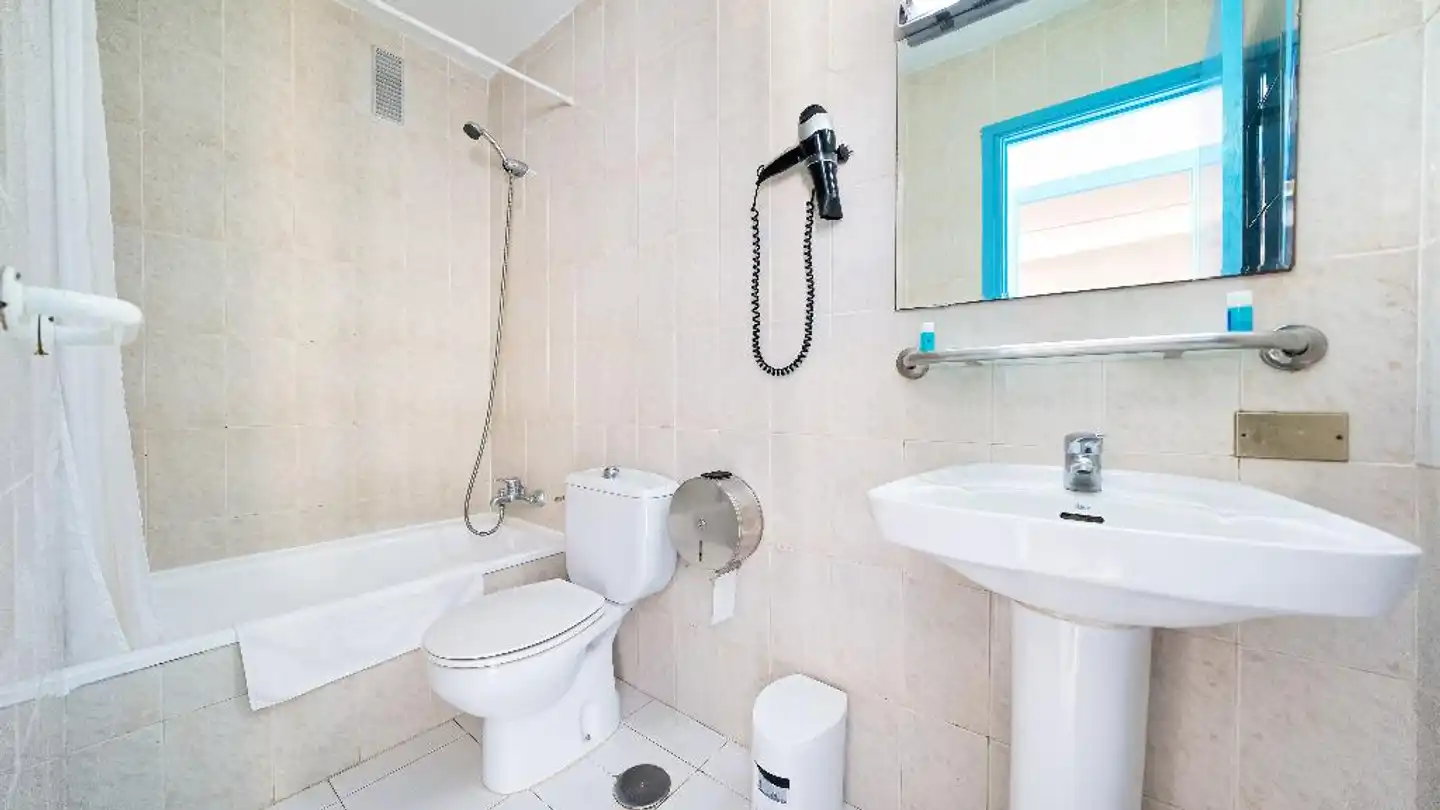 Roslara Apartamentos Badezimmer