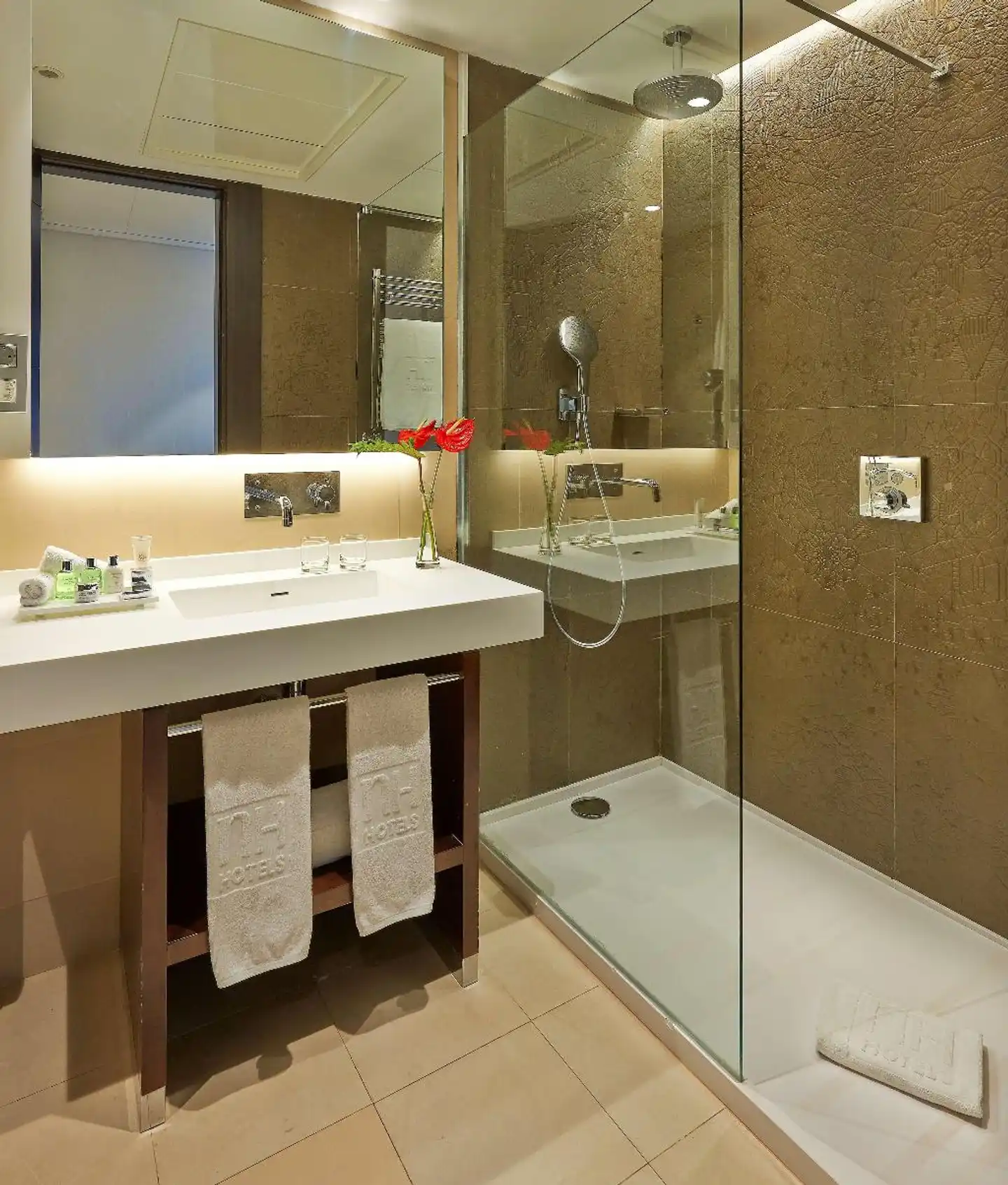 NH Collection Barcelona Gran Hotel Calderón Badezimmer