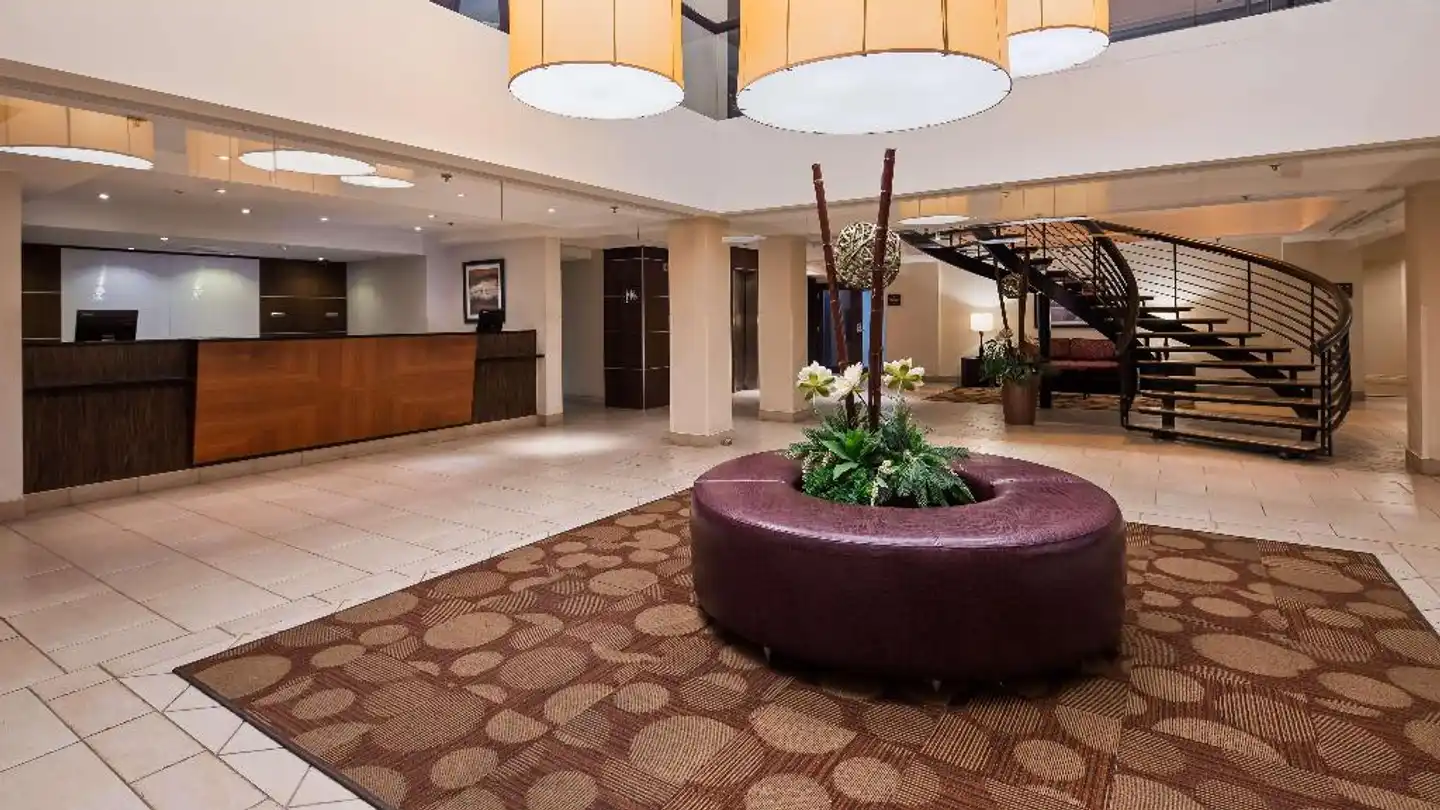 Best Western Plus Montreal Downtown-Hotel Europa Lobby