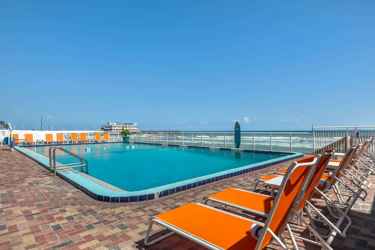Comfort Inn & Suites Daytona Beach Oceanfront Pool