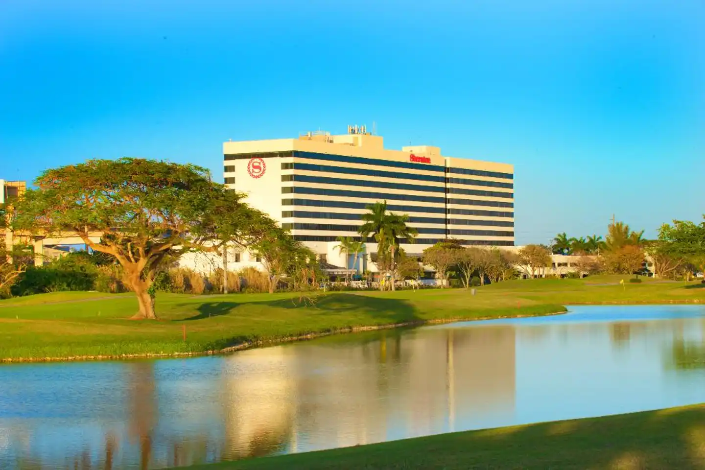 Sheraton Miami Airport Hotel & Executive Meeting Center Aussenansicht