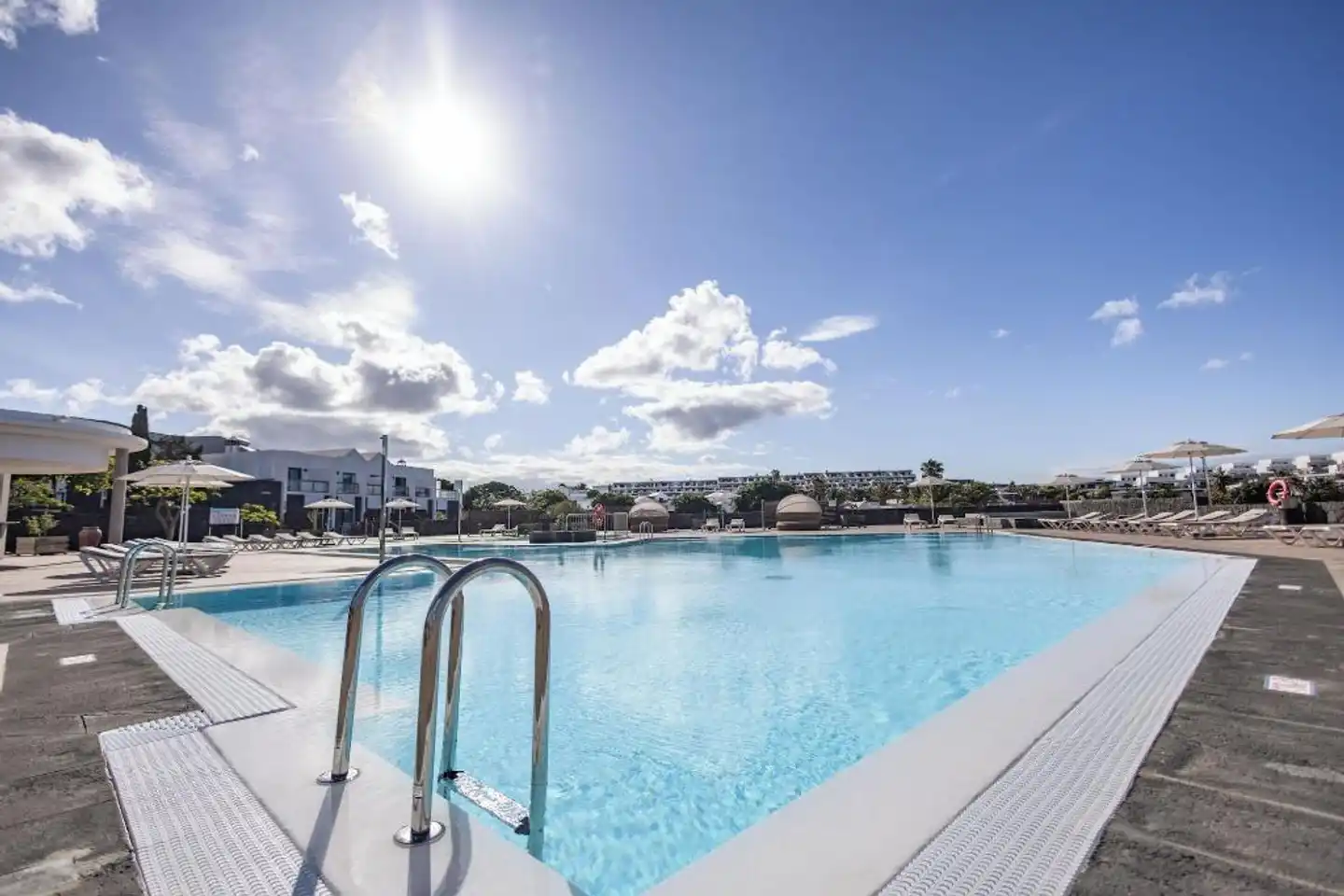 Caybeach Papagayos Pool