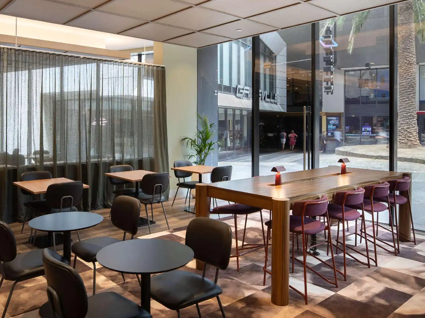 Mercure Melbourne Southbank Bar
