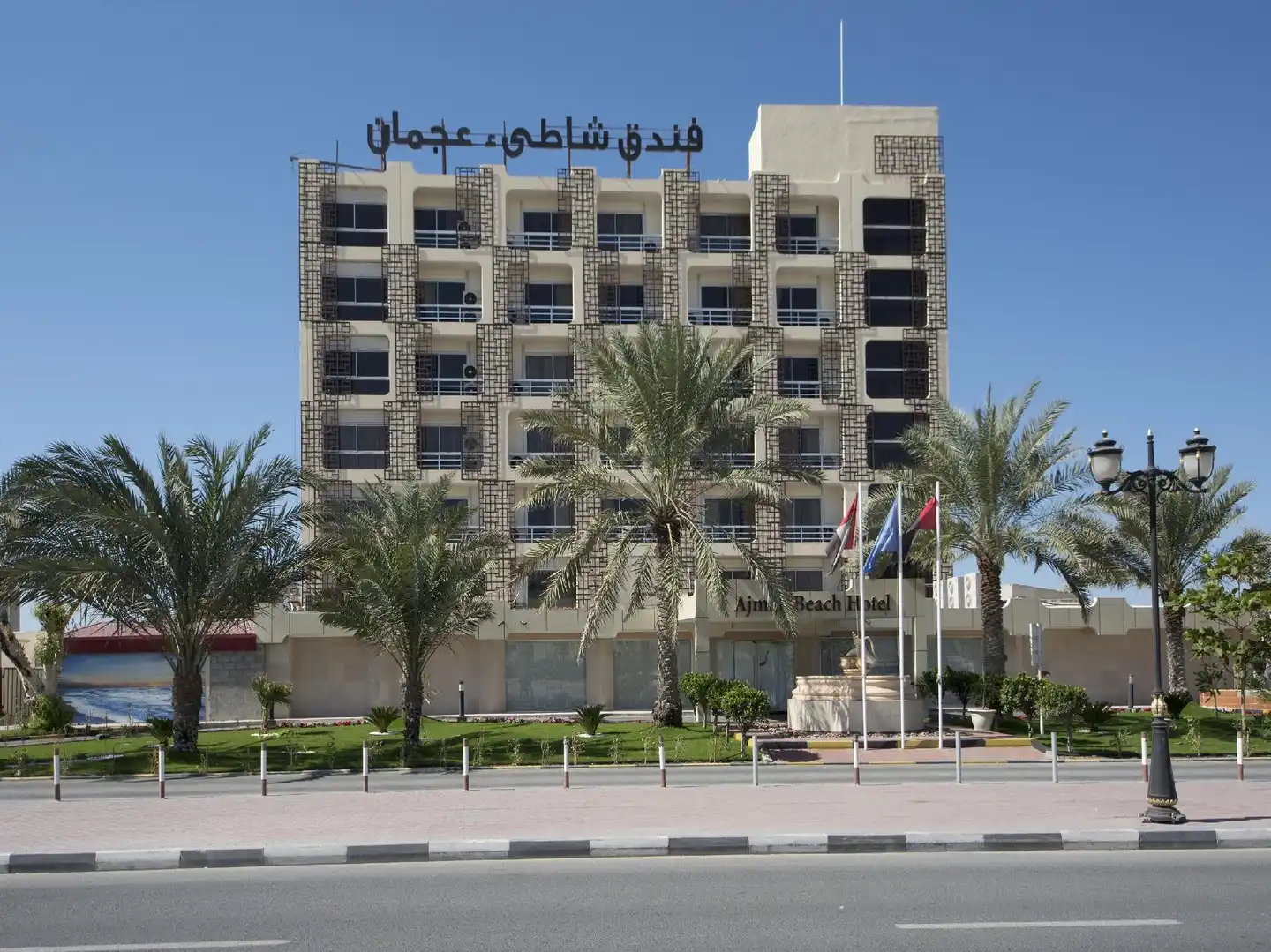 Ajman Beach Hotel Aussenansicht