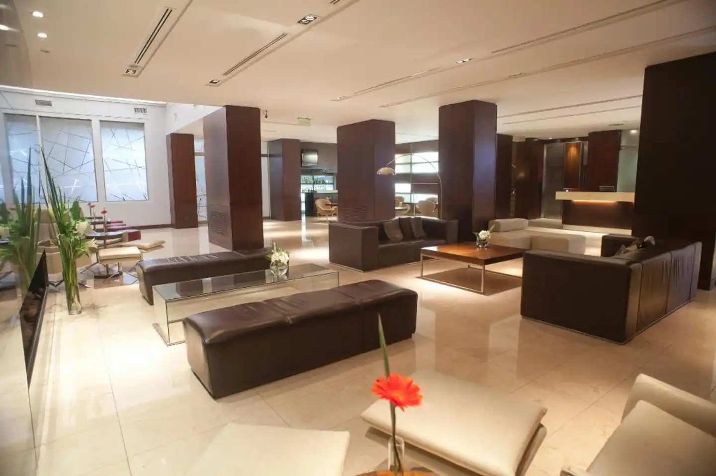 562 Nogaro Lobby