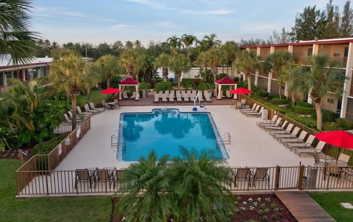 Red Roof PLUS+ And Suites Naples Downtown-5th Ave S Pool