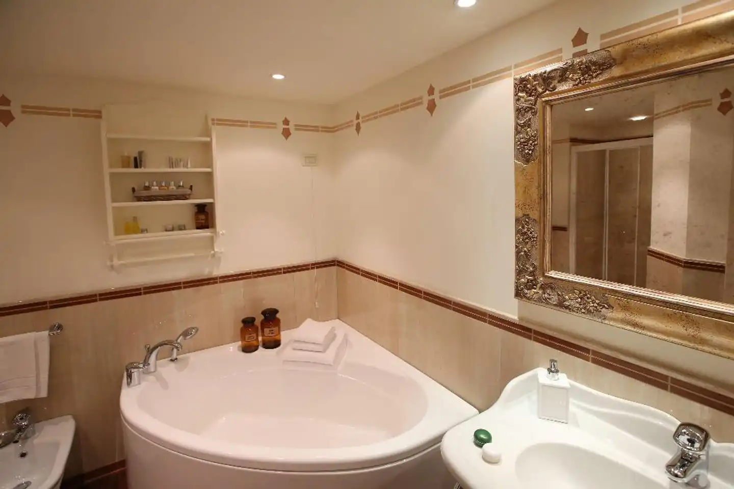 Alpen Suite Hotel Badezimmer