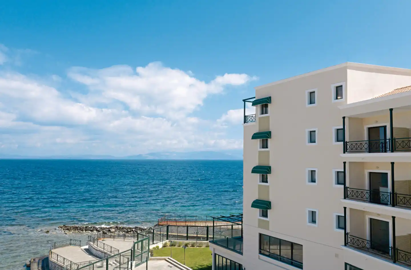 Ramada Athens Attica Riviera Terrasse