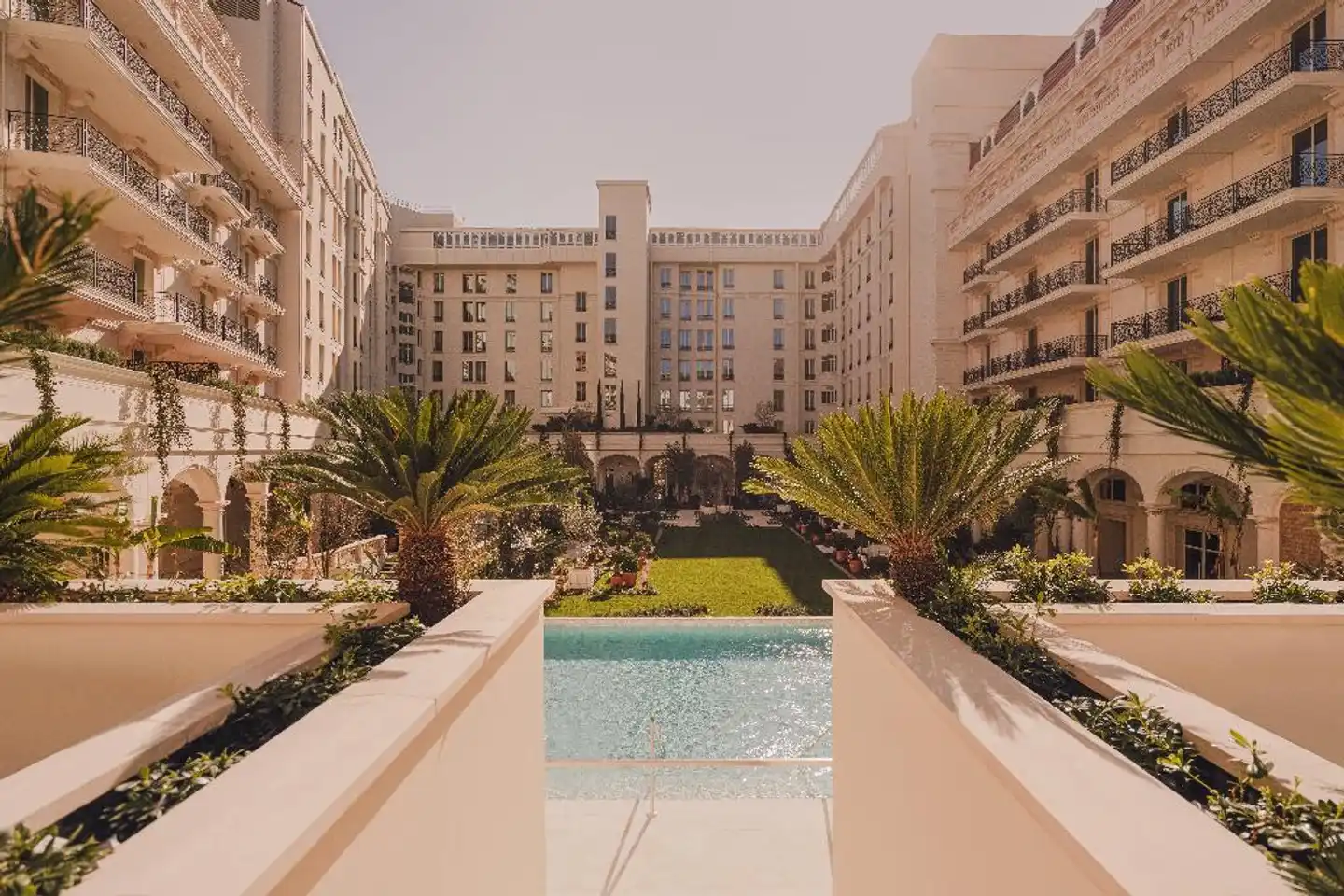 Carlton Cannes, a Regent Hotel Terrasse