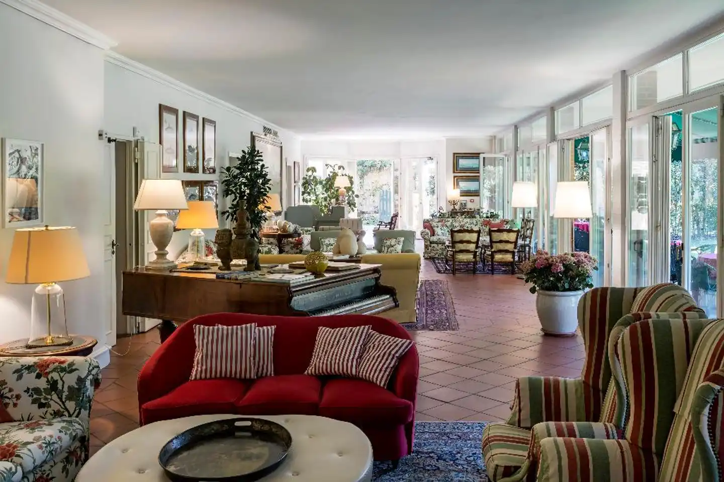 Franceschi Lobby