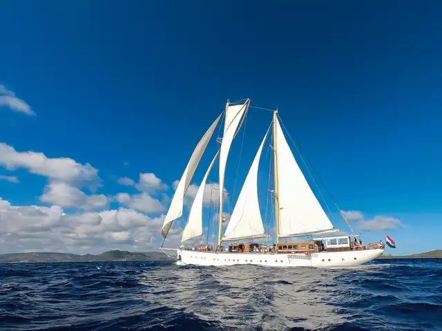CHRONOS - Segeln unter Palmen Sport und Entertainment