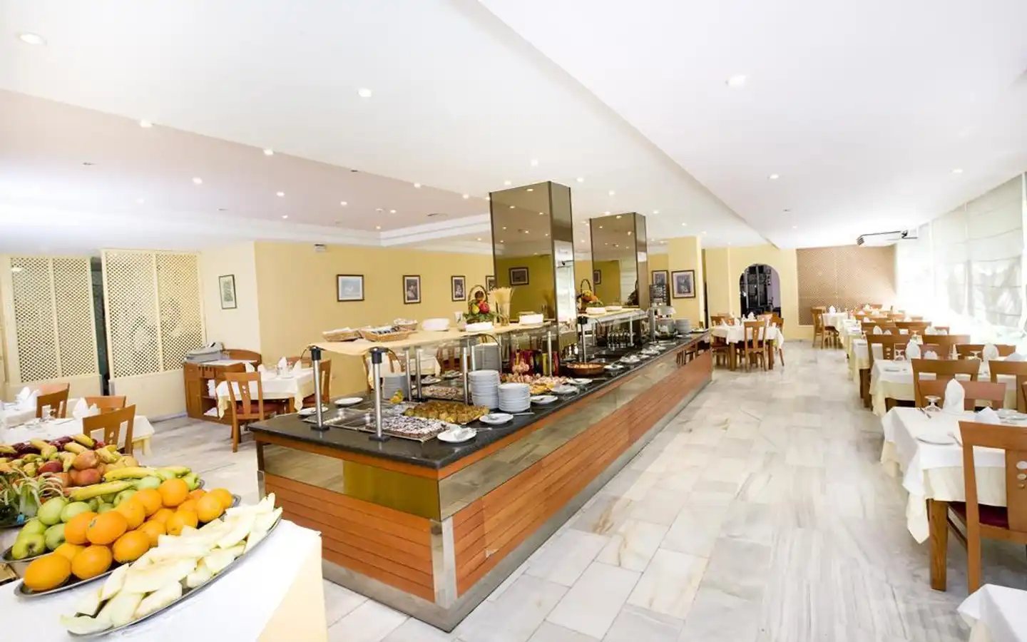 Monarque El Rodeo Restaurant