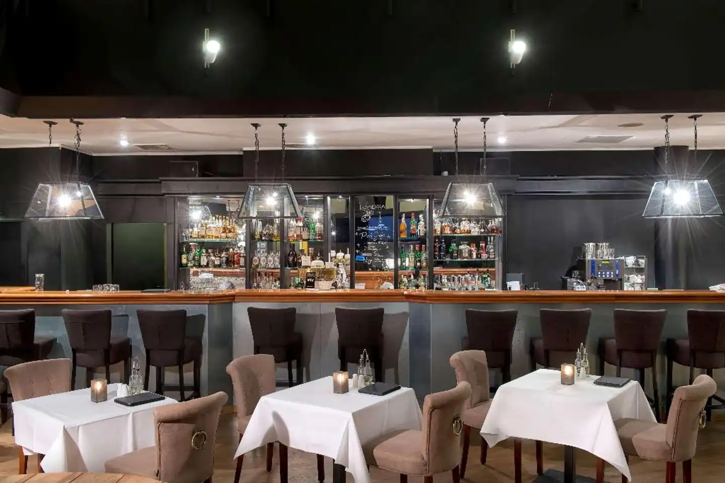 Wyndham Hannover Atrium Bar