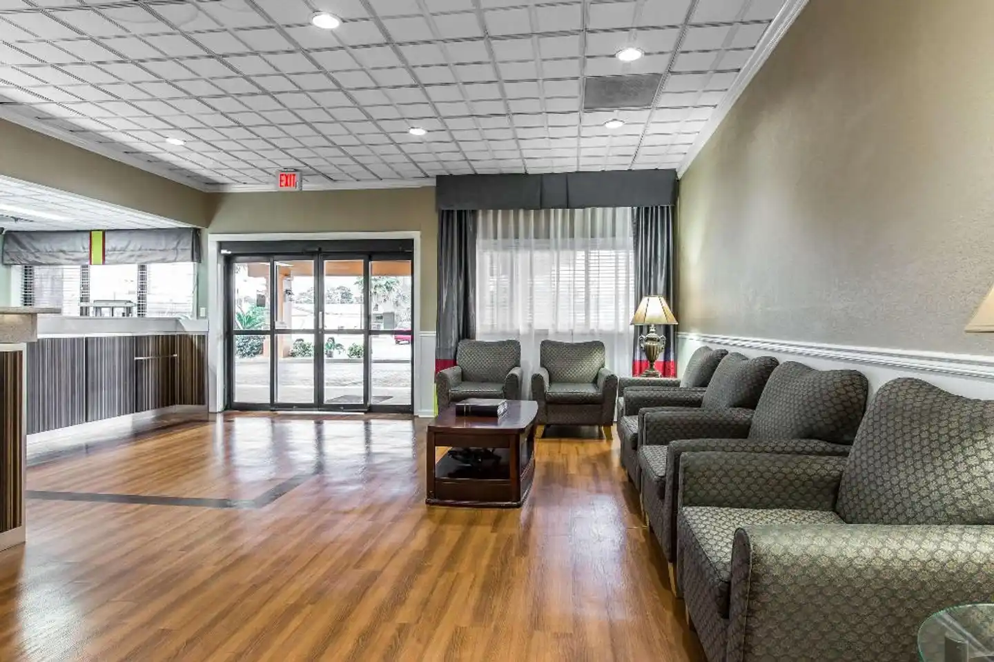 Quality Inn Midtown Savannah Lobby