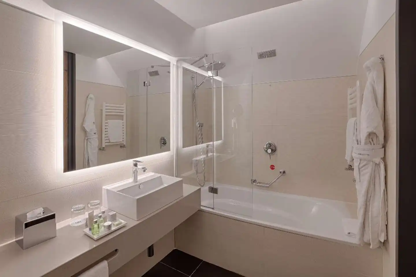 NH Collection Milano Touring Badezimmer