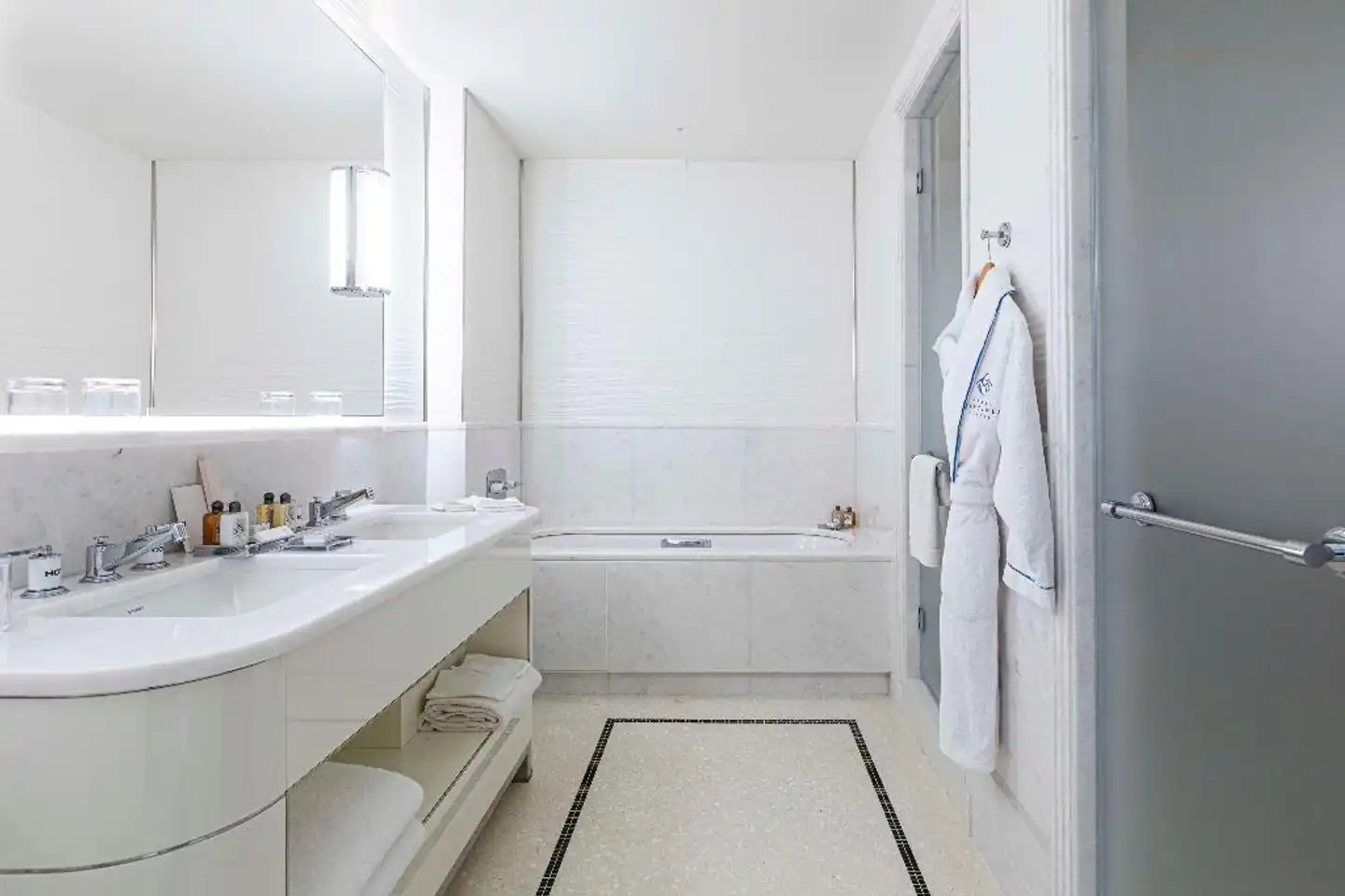 Hôtel Martinez, in The Unbound Collection by Hyatt Badezimmer