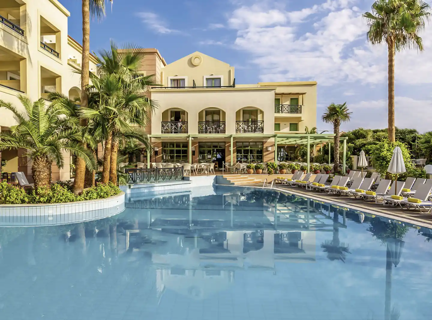 Samaina Inn Pool