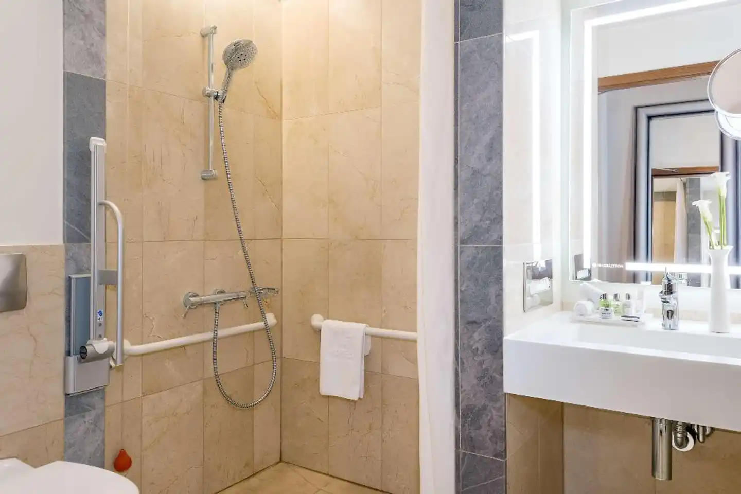 NH Collection Berlin Mitte Friedrichstrasse Badezimmer