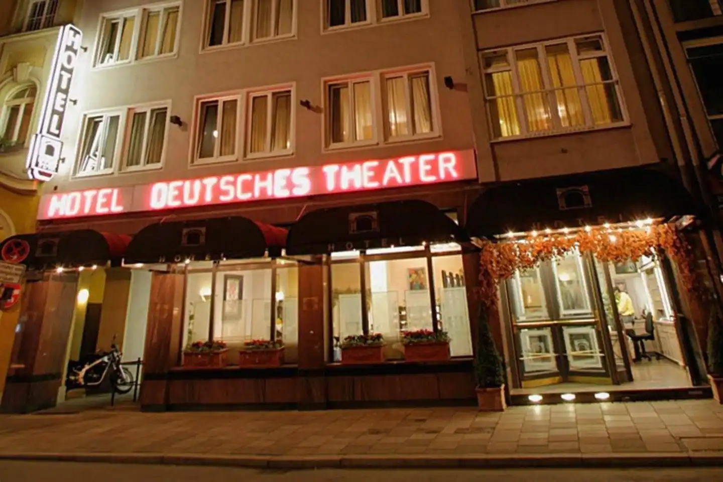 Hotel Deutsches Theater Stadtmitte Aussenansicht