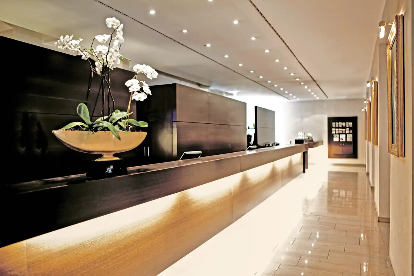 Metropolitan by Flemings Bar