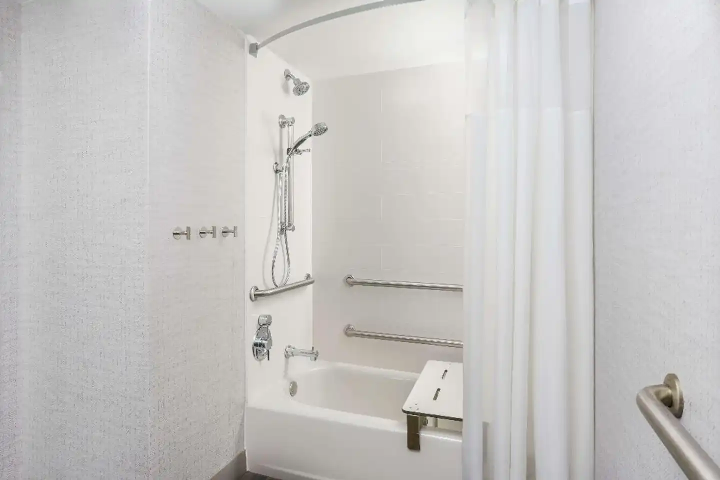 Hampton Inn & Suites Tampa Ybor City Downtown Badezimmer