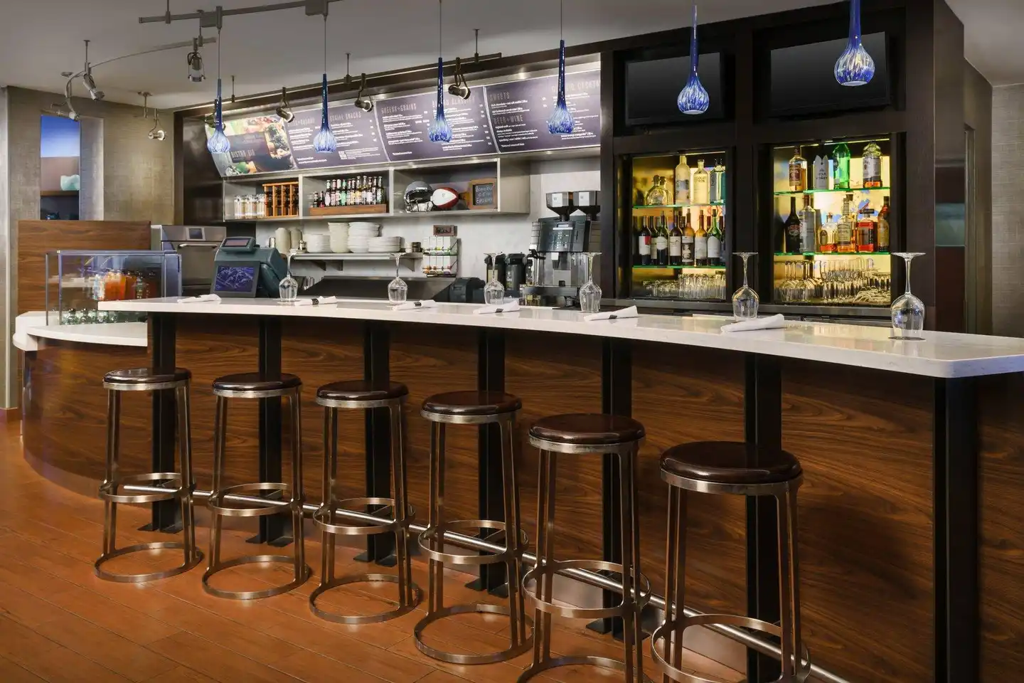 Courtyard by Marriott Boston-South Boston Bar