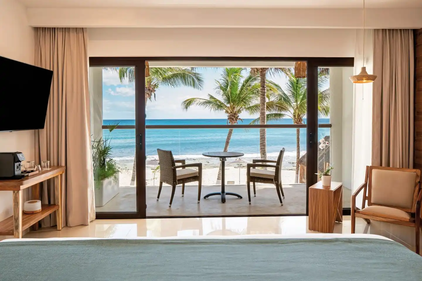 The Beachfront by The Fives Hotels Restaurant