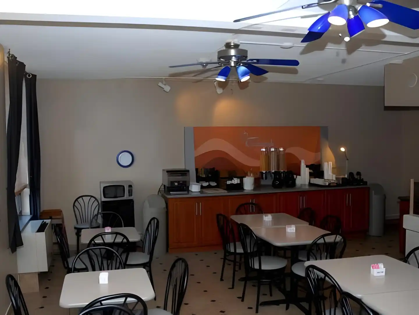 Days Inn by Wyndham Ottawa West Bar