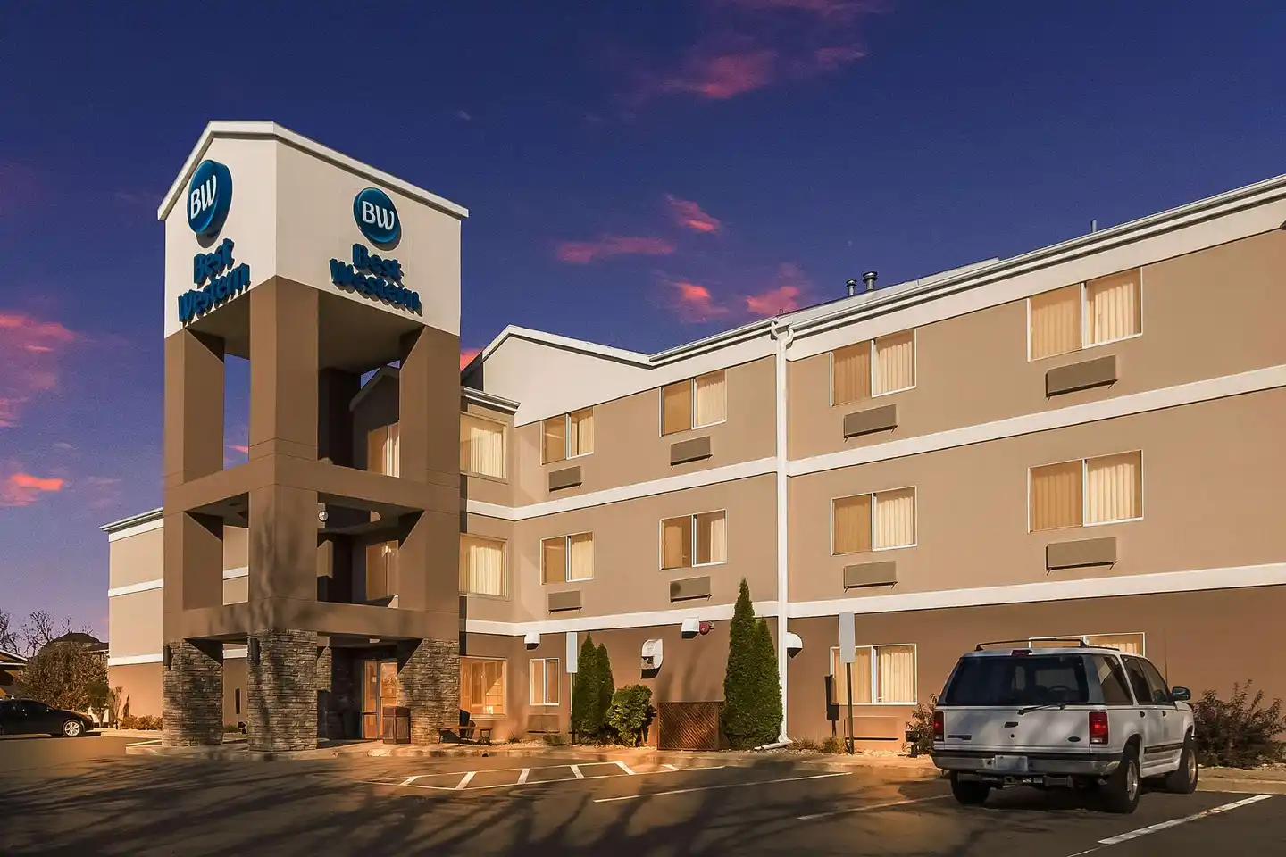 Best Western Empire Towers Aussenansicht