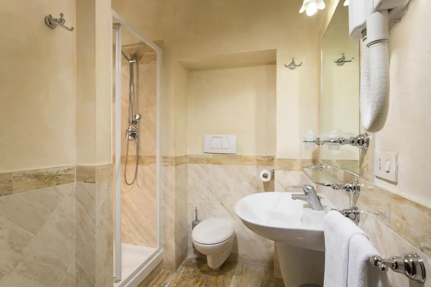 Hotel Teatro Pace Badezimmer