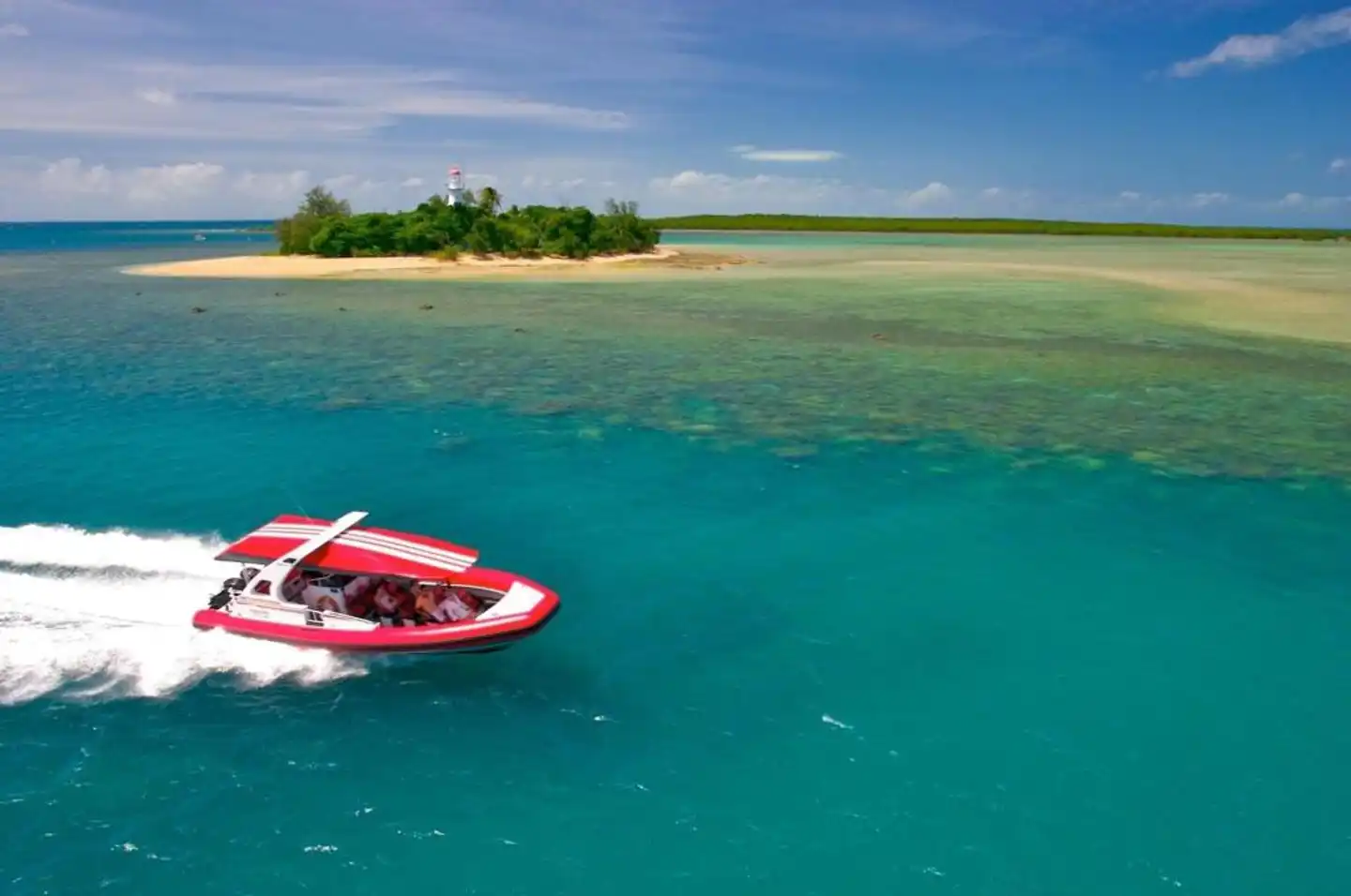 Martinique On Macrossan Strand
