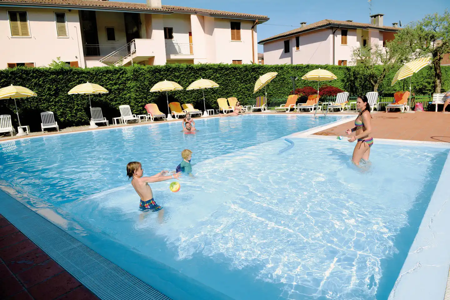 Bella Peschiera Pool