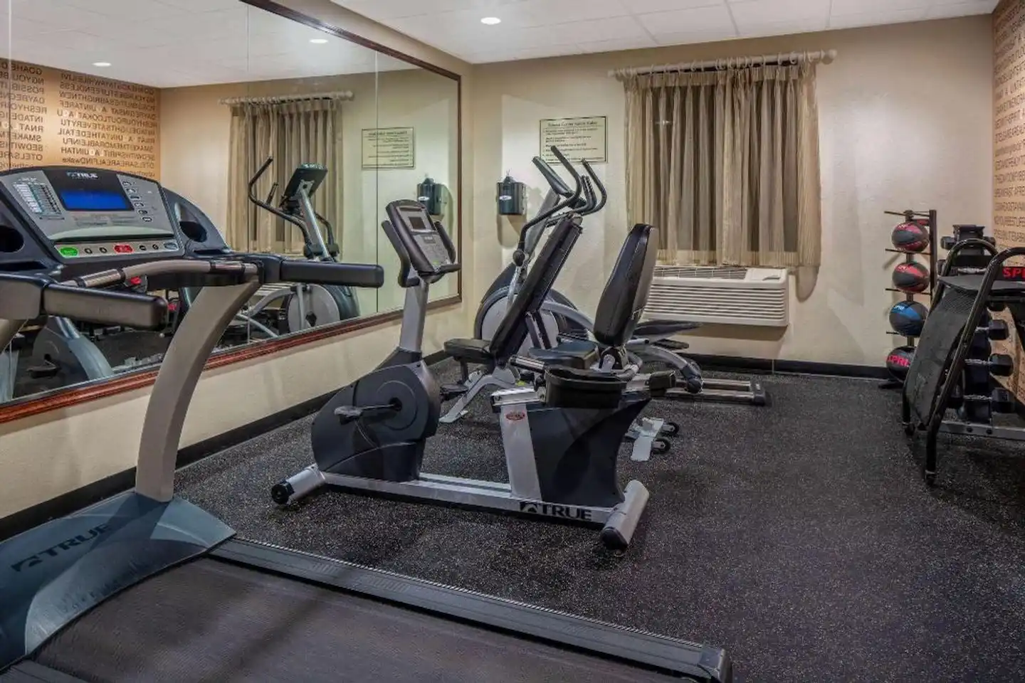 La Quinta Inn & Suites by Wyndham Bonita Springs Naples N. Sport und Entertainment