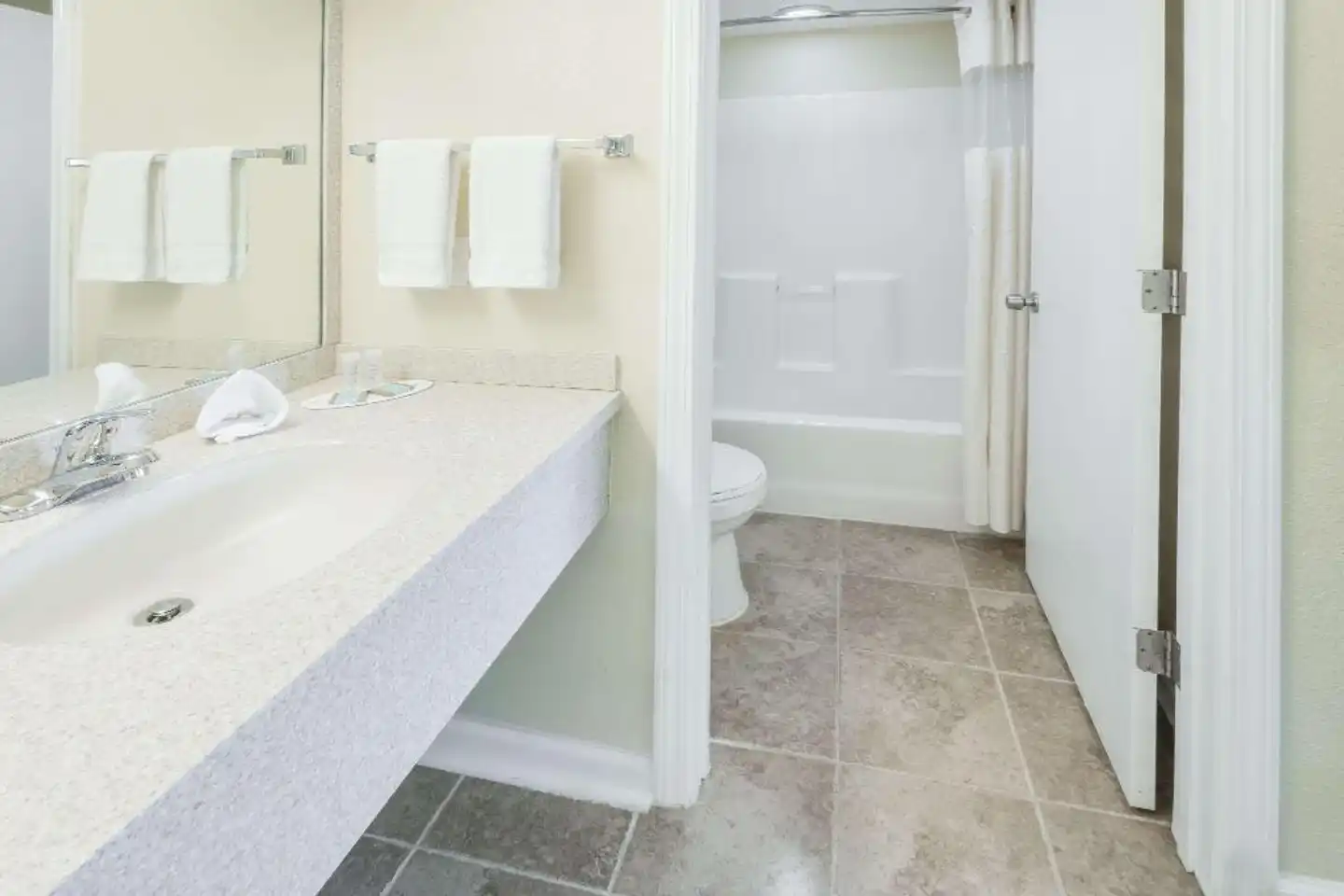 Travelodge Grove City Badezimmer