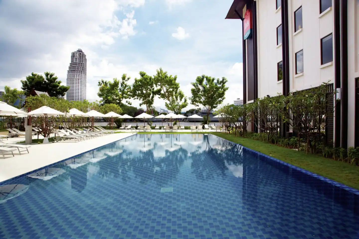Ibis Bangkok Riverside Pool