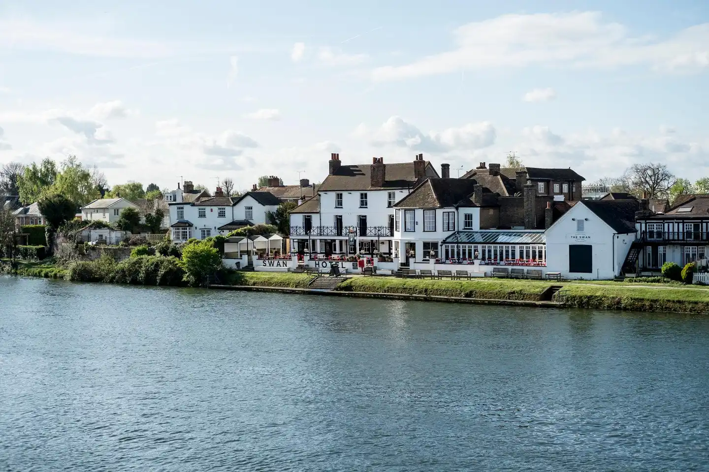 The Swan Hotel Staines Aussenansicht