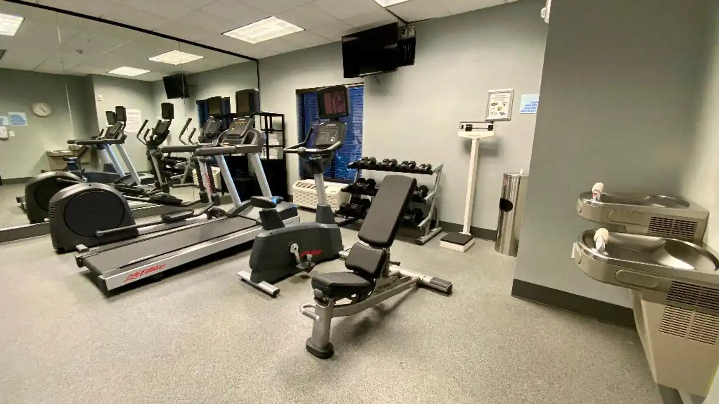 Holiday Inn Express & Suites Orlando East-UCF Area Sport und Entertainment