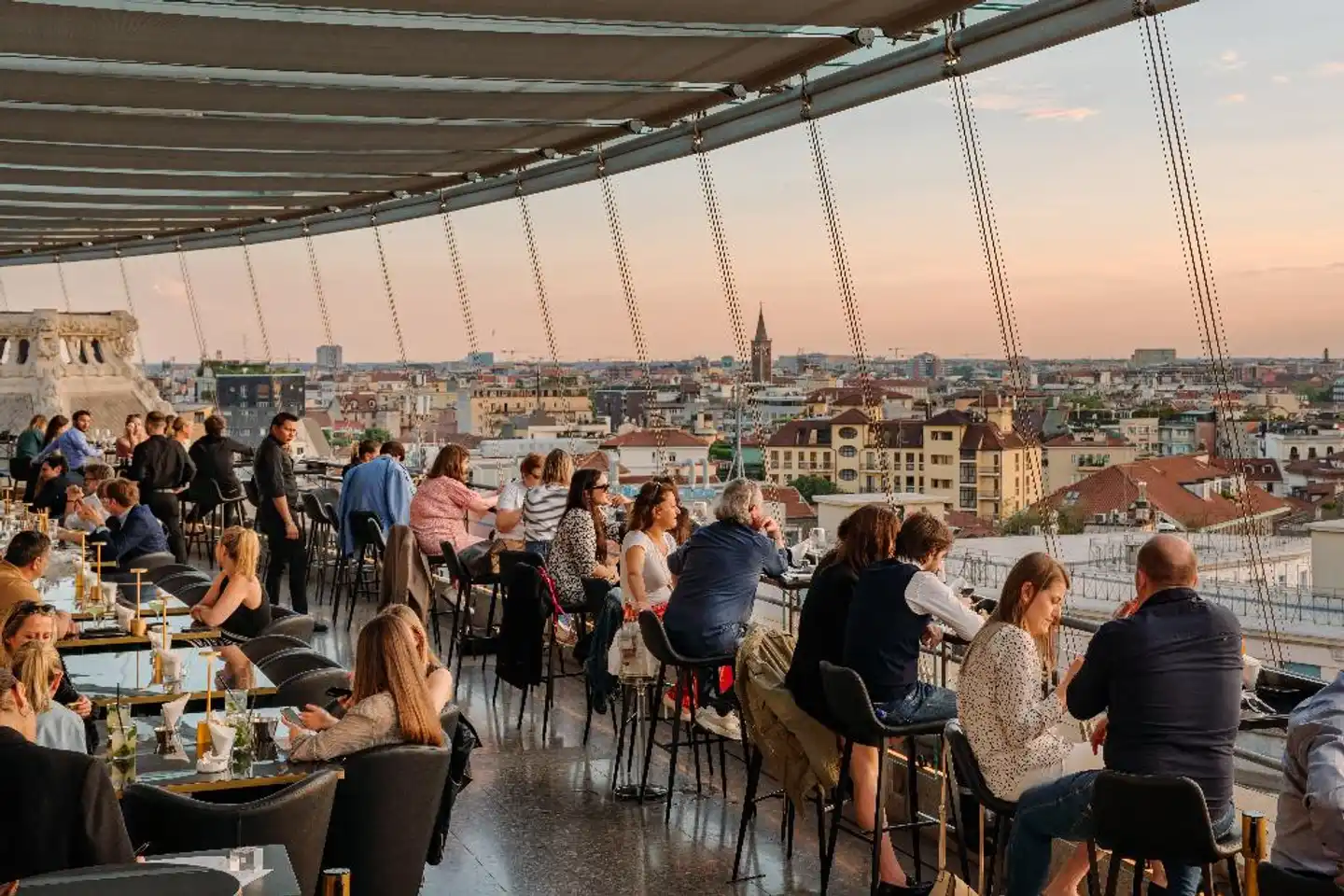 The Square Milano Duomo Sport und Entertainment