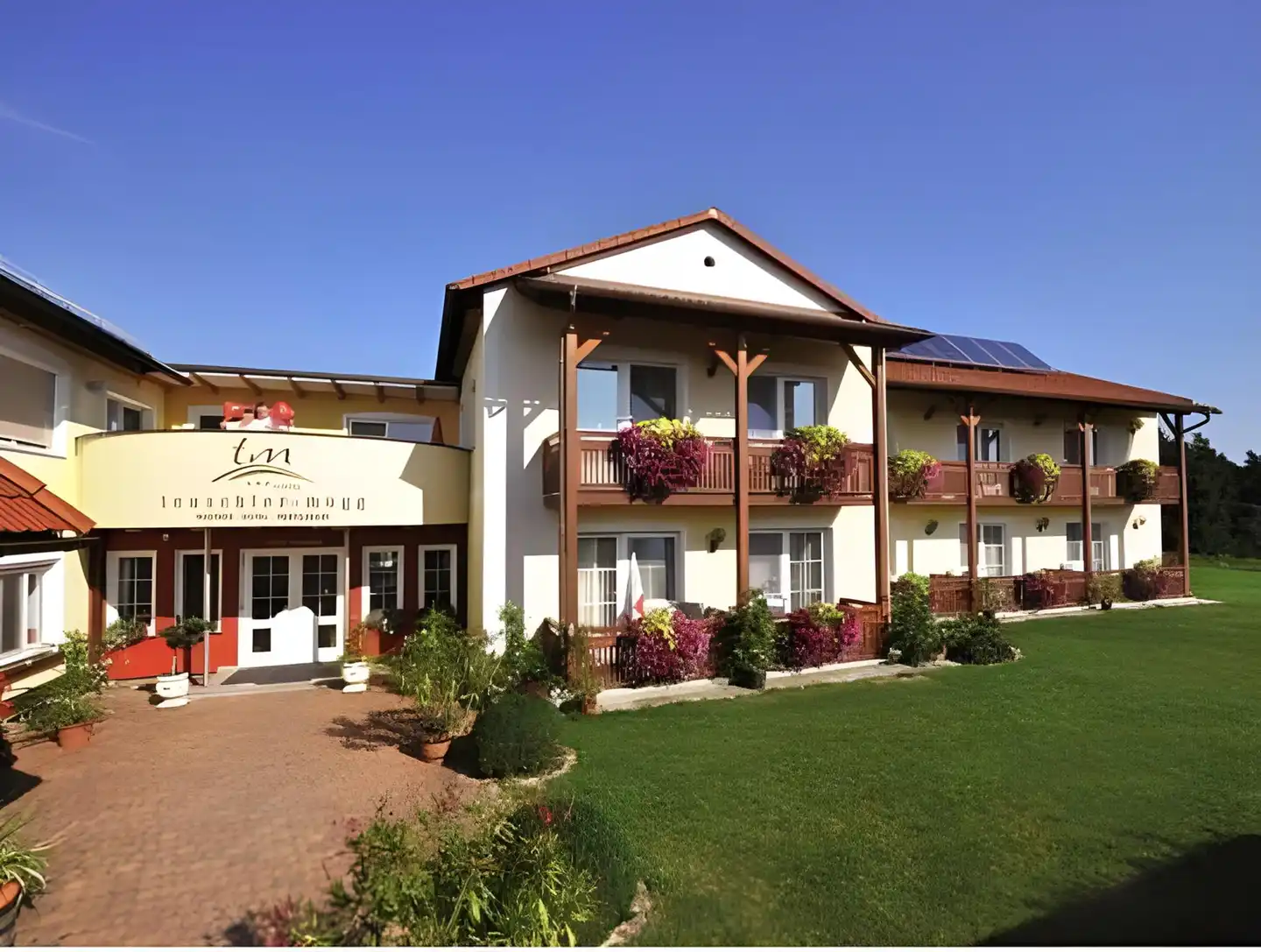 Hotel-Restaurant Teuschler-Mogg Aussenansicht